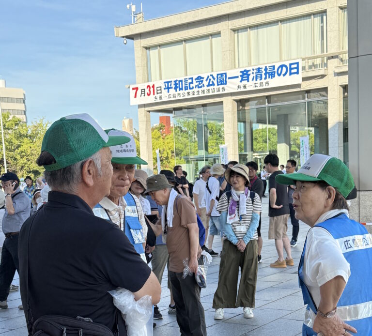 平和記念公園一斉清掃