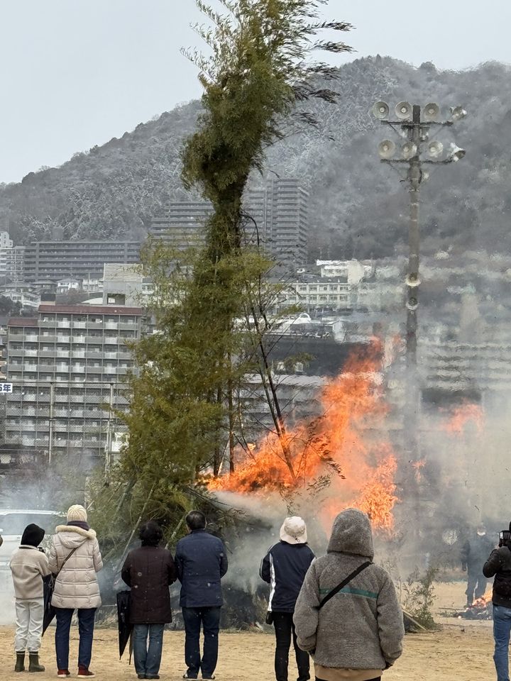 勢いよく炎が上がります。